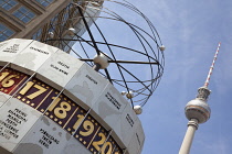 Germany, Berlin, Mitte, Alexanderplatz, the World Clock with Fernsehturm TV Tower behind.