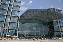 Germany, Berlin, Mitte, Hauptbahnhof steel and glass train station designed by Meinhard von Gerkan.