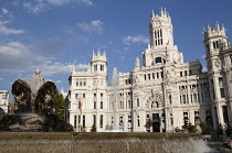 Spain, Madrid, Statue of Cibeles at Plaza de la Cibeles & Central Post Office.
