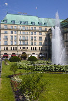 Germany, Berlin, Mitte, the rebuilt five star Hotel Adlon Kempinski on the corner of Unter den Linden and Pariser Platz.