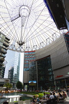 Germany, Berlin, Mitte, Potsdamer Platz, The Sony Centre designed by architect Helmut Jahn with the canopy over the central Forum of restaurants, offices, cinemas, shops and apartments with people eat...