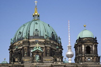 Germany, Berlin, Mitte, Museum Island. Berliner Dom, Berlin Cathedral, green copper domes with the Fernsehturm TV Tower beyond.