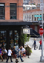 USA, New York, Manhattan, Bubby's Restaurant at the southern end of the High Line linear park at the junction of Washington Street and Gansevoort Street in Greenwich Village.