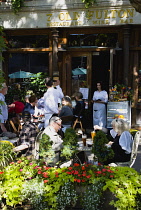 USA, New York, Brooklyn Bridge Park, People eating outdoors at 7 Old Fulton Restaurant on tables on the pavement of Old Fulton Street.