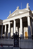 Ireland, Dublin, Bank Of Ireland building in College Green former Irish Houses of Parliament the first purpose-built two-chamber parliament building in the world.