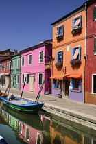 Italy, Veneto, Burano Island, Colourful housing on Fondamenta di Cavanella.