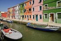 Italy, Veneto, Burano Island, Colourful housing on Fondamenta di Cao Moleca.