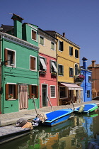 Italy, Veneto, Burano Island, Colourful housing and boats on Fondamenta di Cavanella.