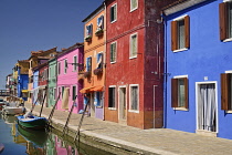 Italy, Veneto, Burano Island, Colourful housing on Fondamenta di Cavanella.