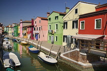 Italy, Veneto, Burano Island near Venice, Colourful housing on Fondamenta di Cavanella.