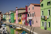 Italy, Veneto, Burano Island near Venice, Colourful housing on Fondamenta di Cavanella.