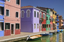 Italy, Veneto, Burano Island, Colourful housing on Fondamenta di Cavanella.