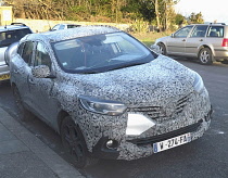 Transport, Road, Cars, Renault Kadjar in camouflage during road testing.