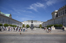 Poland, Warsaw, Old Town, Krakowskie Przedmiescie, Radziwill Palace Presidential Residence with guards in front of statue of Prince Jalzef Poniatowski.