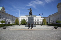 Poland, Warsaw, Old Town, Krakowskie Przedmiescie, Radziwill Palace Presidential Residence with guards in front of statue of Prince Jalzef Poniatowski.