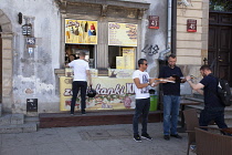 Poland, Warsaw, Old Town, Krakowskie Przedmiescie, Tourists buying local fast food.