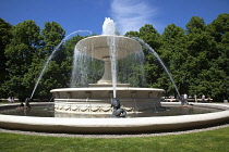 Poland, Warsaw, Marszalkowska, Ogrod Saski, Water fountain in public park.