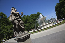 Poland, Warsaw, Marszalkowska, Ogrod Saski, Water fountain in public park.