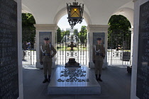 Poland, Warsaw, Pilsuskiego, Tomb of the unknown Soldier in Plac Marszalka Jozefa.