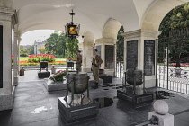 Poland, Warsaw, Piłsudski Square, Tomb of the Unknown Soldier with two soldiers on guard.