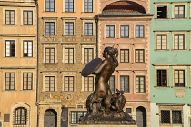 Poland, Warsaw, Stare Miasto or Old Town Square, West side of the square with statue of Syrenka or The Mermaid of Warsaw in the centre.