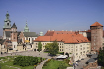 Poland, Krakow, Wawel Hill, Wawel Castle, View of Wawel Cathedral and Wawel Castle from The Sandomierska Tower.