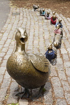 USA, Massachusetts, Boston, Make way for ducklings sculpture by Nancy Schon, Boston Public Garden.