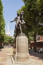 USA, Massachusetts, Boston, Statue of Paul Revere, Old North Church behind, North End, Paul Revere Mall.
