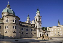 Austria, Salzburg, Salzburg Cathedral with the Residenzbrunnen or Residenz Fountain.