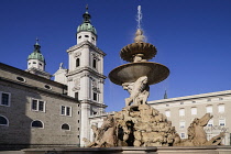 Austria, Salzburg, Salzburg Cathedral with the Residenzbrunnen or Residenz Fountain.