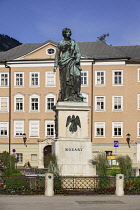 Austria, Salzburg, Mozartplatz, Wolfgang Amadeus Mozart statue.