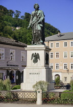 Austria, Salzburg, Mozartplatz, Wolfgang Amadeus Mozart statue.