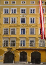 Austria, Salzburg, Wolfgang Amadeus Mozart Geburthaus or birthplace in Getreidegasse.