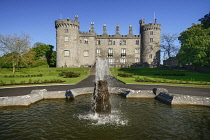 Ireland, County Kilkenny, Kilkenny, Kilkenny Castle with Rose garden and fountain.