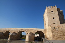 Spain, Andalucia, Cordoba, The Roman Bridge over the Rio Guadalquivir with the Torreo de la Calahorra on the right.
