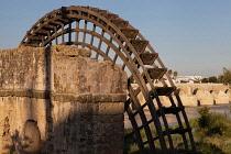 Spain, Andalucia, Cordoba, Noria on the Rio Guadalquivir with the Roman Bridge in the background.