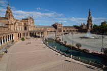Spain, Andalucia, Seville, Plaza de Espana.