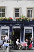 Scotland, Edinburgh, Grassmarket, Petit Paris restaurant with diners eating outside..