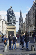 Scotland, Edinburgh, Street scene on the Royal Mile with Tron Kirk in the distance..