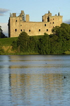 Scotland, Edinburgh, Linlithgow Palace across Linlithgow Loch.