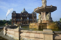 Scotland, Glasgow, East End, Glasgow Green, The People's Palace and Doulton fountain.