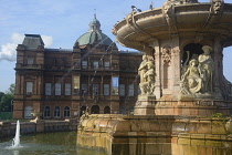 Scotland, Glasgow, East End, Glasgow Green, The People's Palace and Doulton fountain.