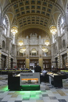 Scotland, Glasgow, West End, Kelvingrove Art Gallery and Museum, central reception.