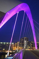 Scotland, Glasgow, The Clyde, Clyde Arc at night.