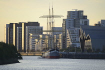 Scotland, Glasgow, The Clyde, view of the Tall Ship & Riverside Museum and Yorkhill Quay development.