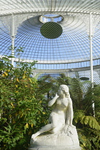 Scotland, Glasgow, West End, Botanic Gardens, the Kibble Palace, statue of Eve by Scipio Todalini.