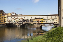 Italy, Tuscany, Florence, Ponte Vecchio and the River Arno.