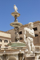 Italy, Sicily, Palermo, Fontana Pretoria, statues, Pretoria Fountain, Piazza Pretoria.
