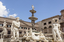 Italy, Sicily, Palermo, Fontana Pretoria, Pretoria Fountain, Piazza Pretoria.