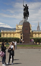 Croatia, Zagreb, Old town, Park Josipa Jurja Strossmayera, Kralj Tomislav statue outside glavni kolodvor main train station.